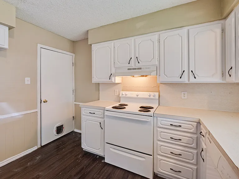 512 E Willow Ln — Photo 21