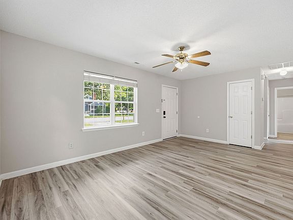 4th image of 303 Louise Ave
