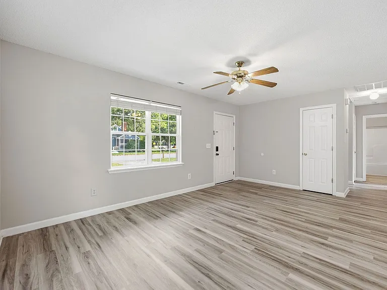 303 Louise Ave — Photo 4