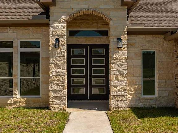 3rd image of 135 Colonial Estates Dr