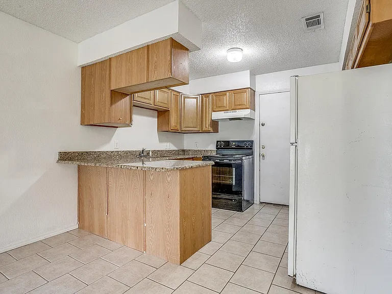 1009 W 4th St #1011 — Photo 5