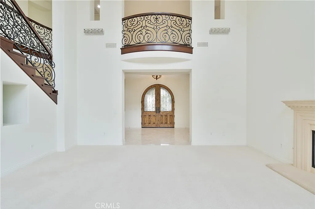 4 bed, 5192 sqft, $9,495 — Photo 4
