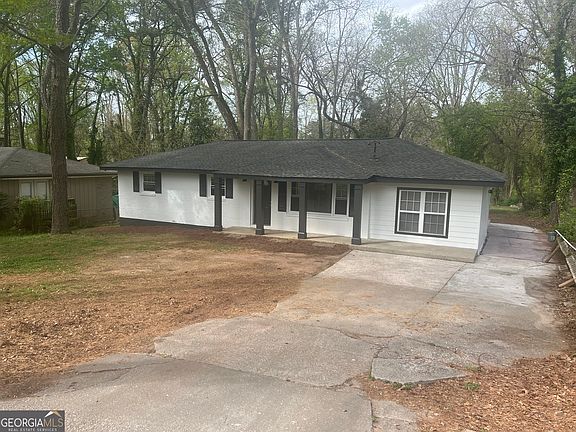 3rd image of 1397 Peachcrest Rd