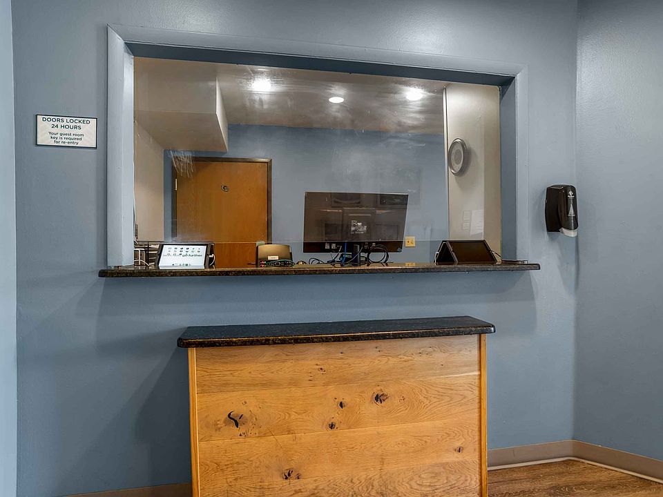 Lobby and Guest Check-in