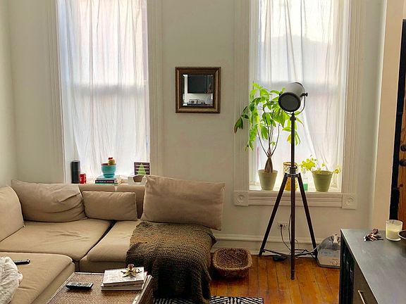 3rd image of 1847 S Loomis St #2