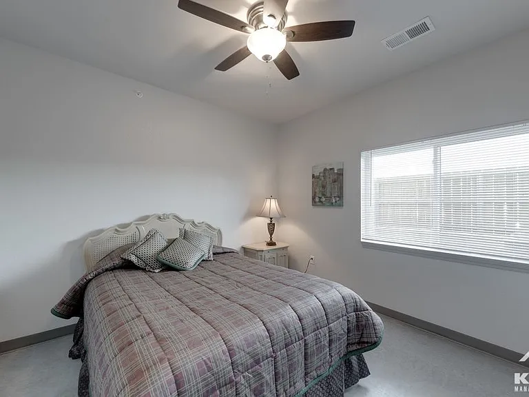 Indian Point Apartments — Photo 13