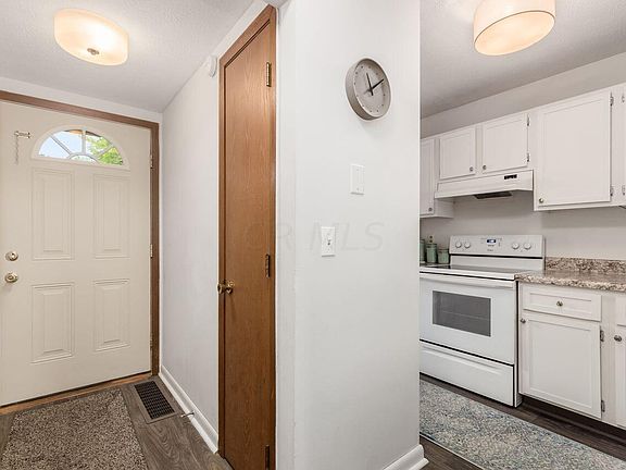 3rd image of 508 Foxtrail Cir W #28