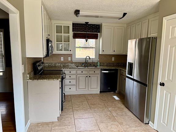 4th image of 120 Shady Oak Dr