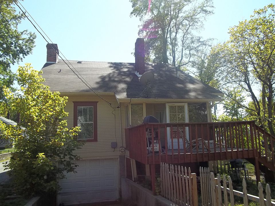 2nd image of 209 W 6th St
