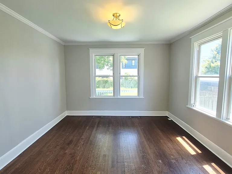 2113 Barton Ave — Photo 9