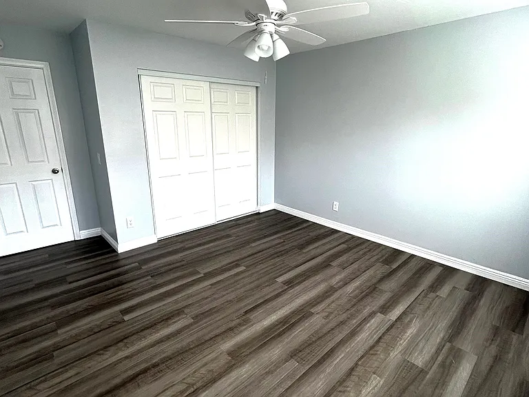 Vista Hills Apartments — Photo 16