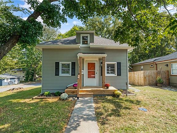 2nd image of 307 N Bradley Ave
