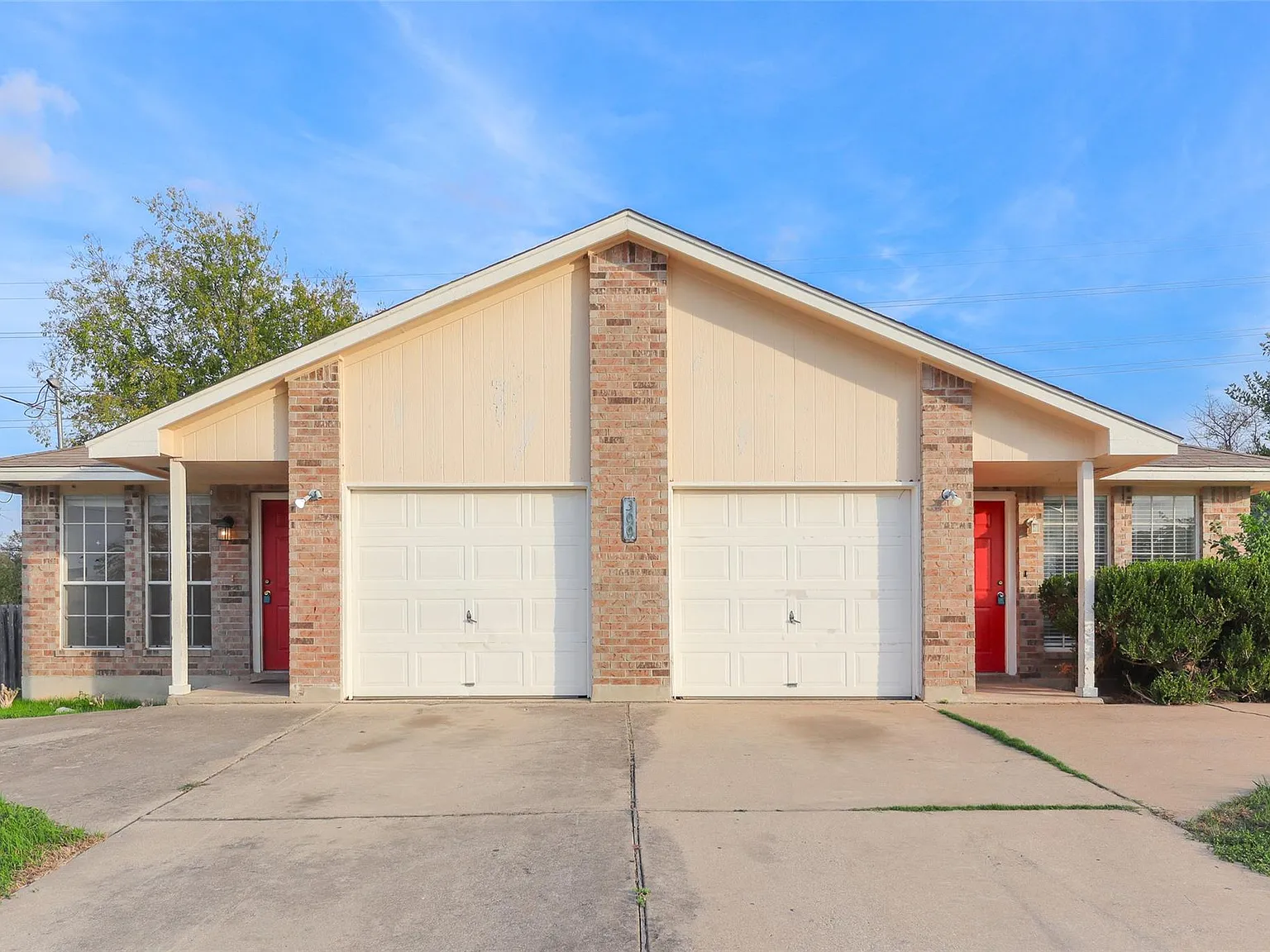 3 bed, 2.0 bath, 1009 sqft, $1,395 — Photo 2