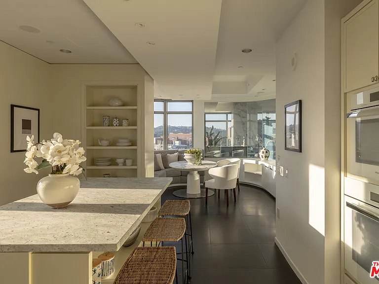 10800 Wilshire Blvd #1501 — Photo 5
