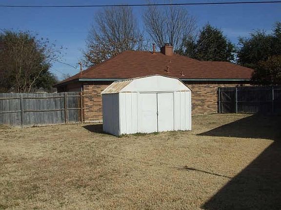 3rd image of 518 E Stone Cir