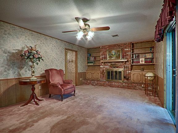 4th image of 2809 N Grove Ave