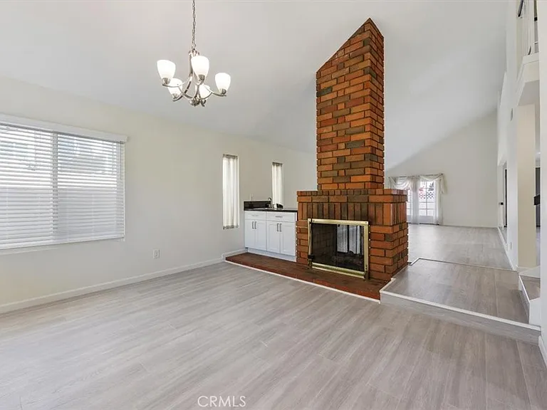 20220 Elkwood St — Photo 4