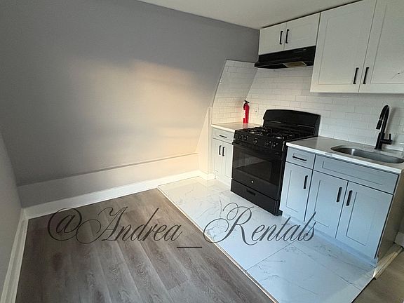 4th image of 19 Girard Ave Floor 3