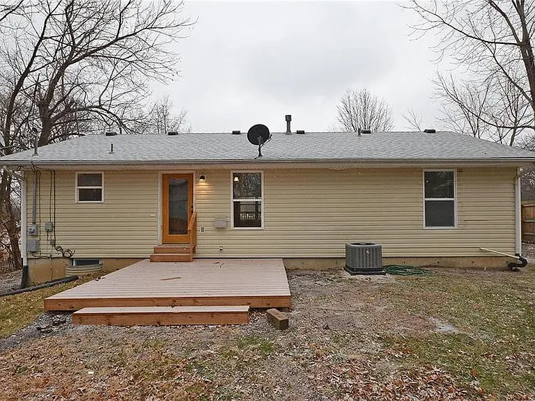 6130 NE Vivion Rd — Photo 17