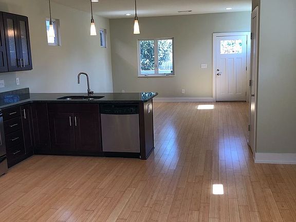 3rd image of 1031B 2nd Ave S