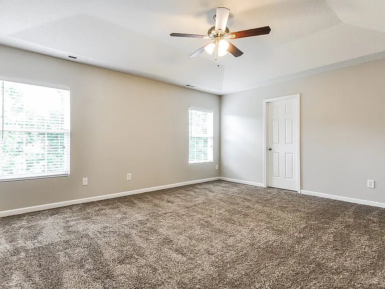 144 Georgetowne Dr — Photo 9