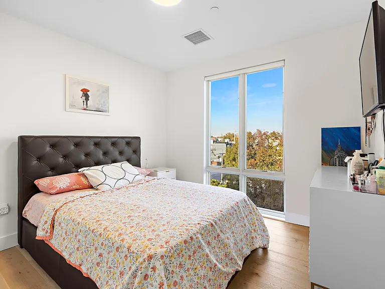 348 Baldwin Ave #507 — Photo 9