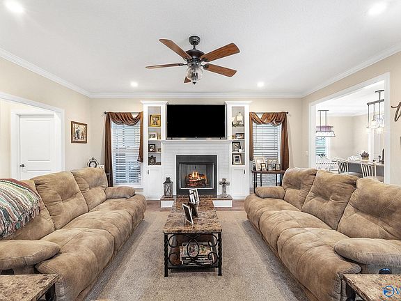 2nd image of 2265 Oak Dr