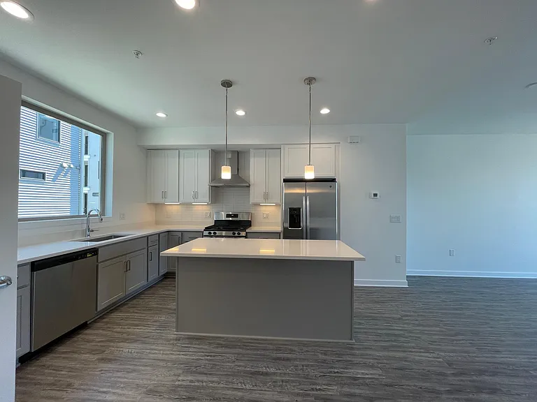 2001 Beach St #83 — Photo 4