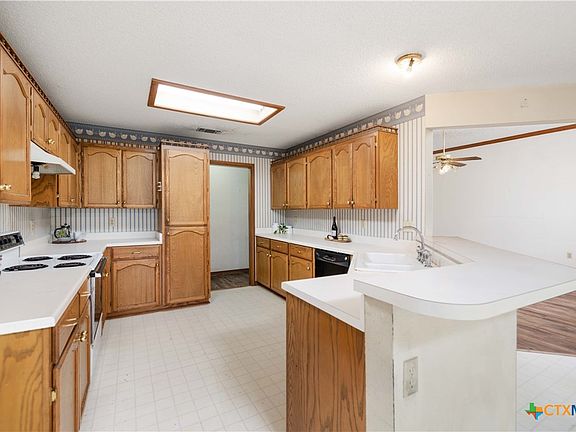 4th image of 233 Hilltop Dr