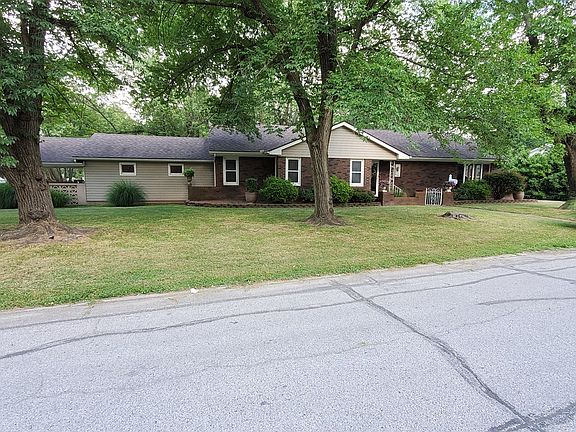 3rd image of 610 N Ozark St