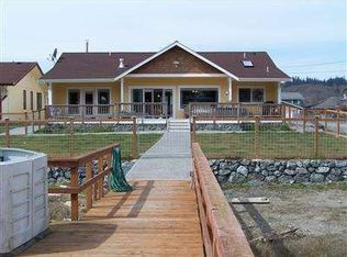 8133 Sandy Hook Ter, Clinton, WA 98236