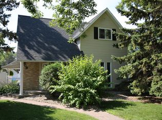 908 3rd St, Brookings, SD 57006