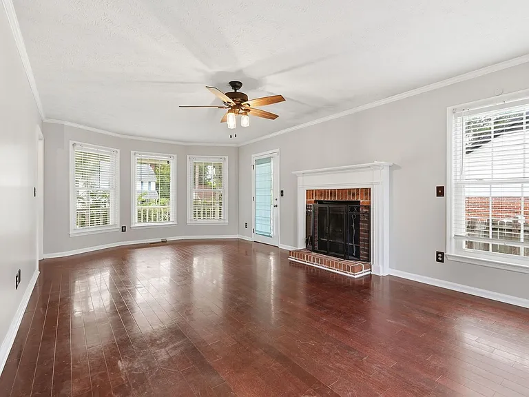 6824 Saint Julian Way — Photo 9