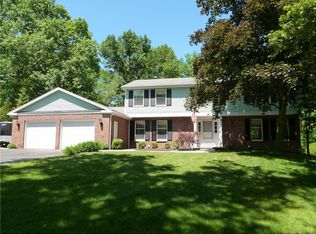 18 Greylock Rdg, Pittsford, NY 14534