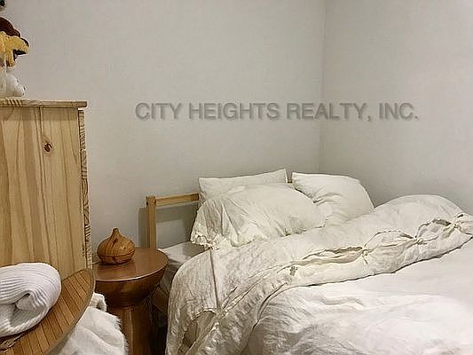 5th image of 207 E 5th St APT 10