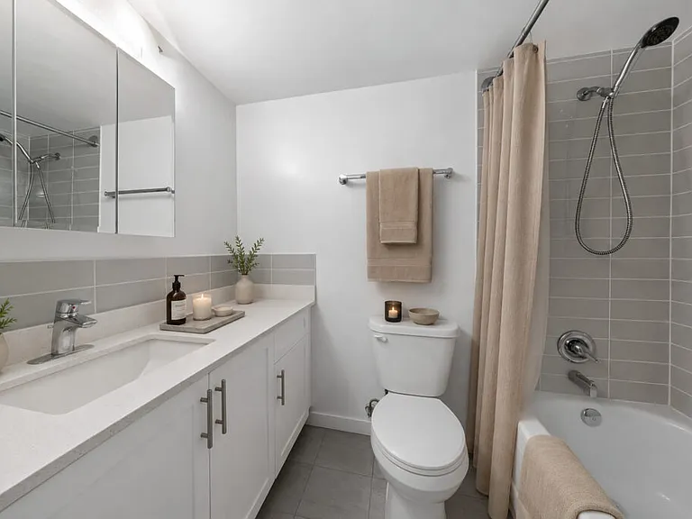 1434 Burnaby St #605 — Photo 30