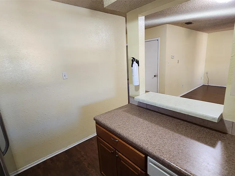 208 N Vandeveer St #4 — Photo 9