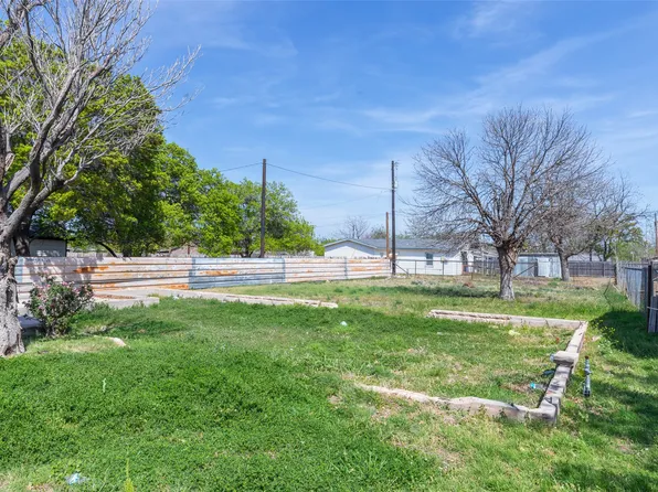 505 Scott St, Tye, TX 79563