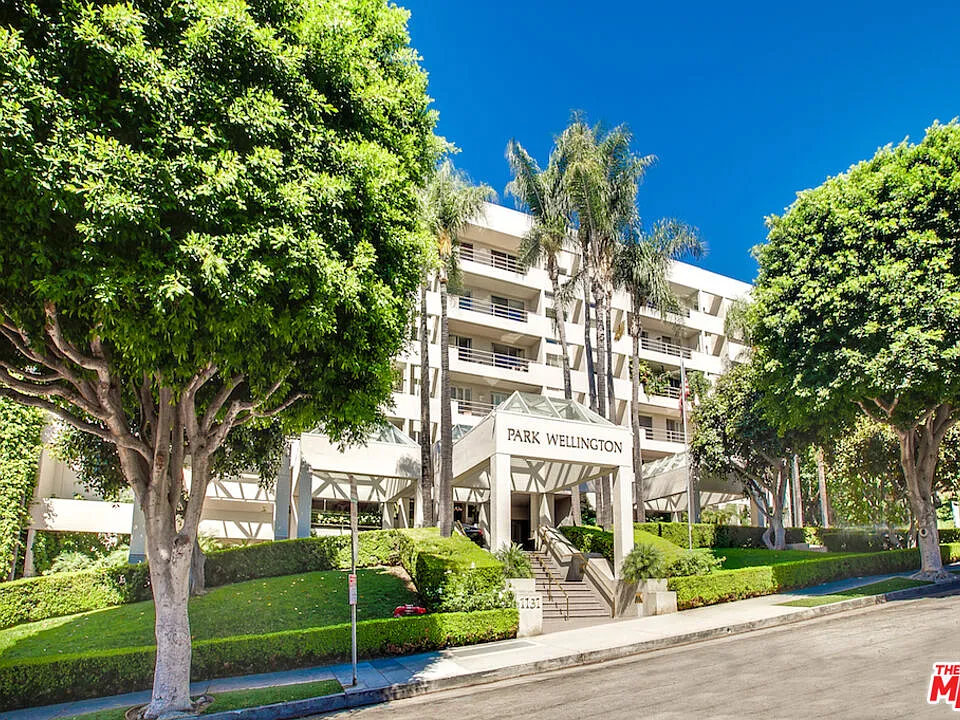 1131 Alta Loma Rd #602
