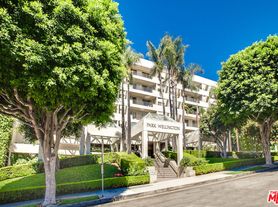 1131 Alta Loma Rd