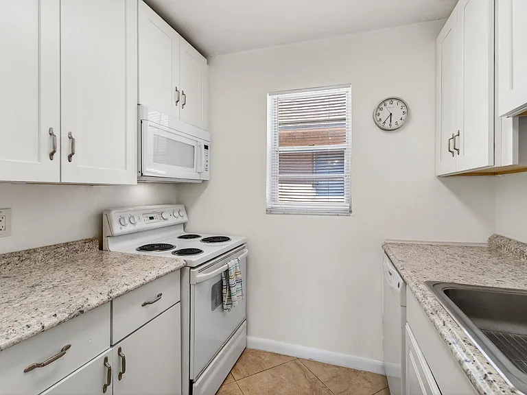 600 SW 2nd Ave #240 — Photo 9