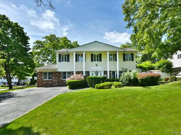 22 Chatham Road, Commack, NY 11725