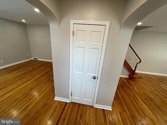 3rd image of 2333 Ripley St