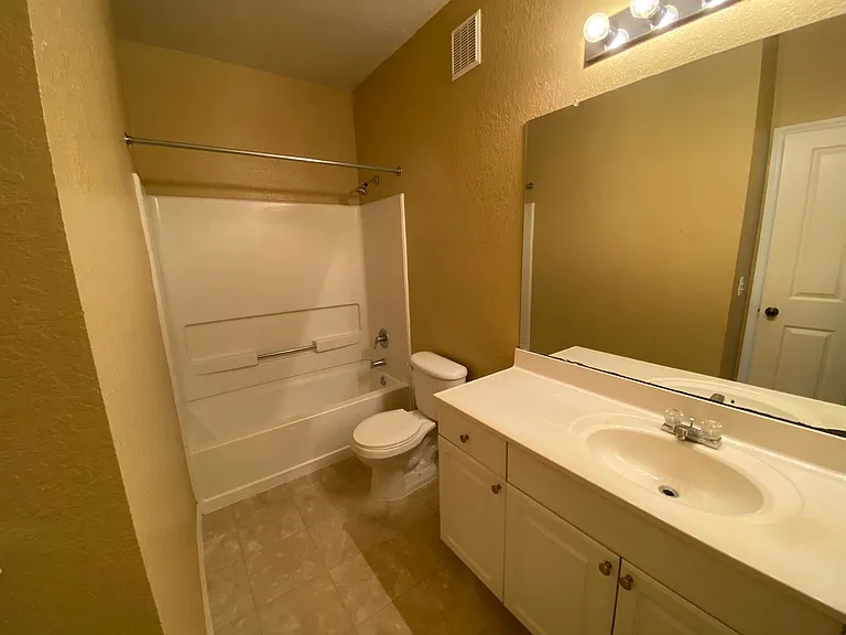 1014 Hemingway Cir — Photo 6
