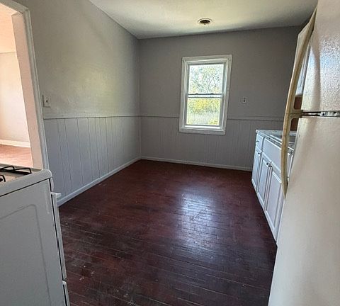 3rd image of 80 Warsaw St APT 3