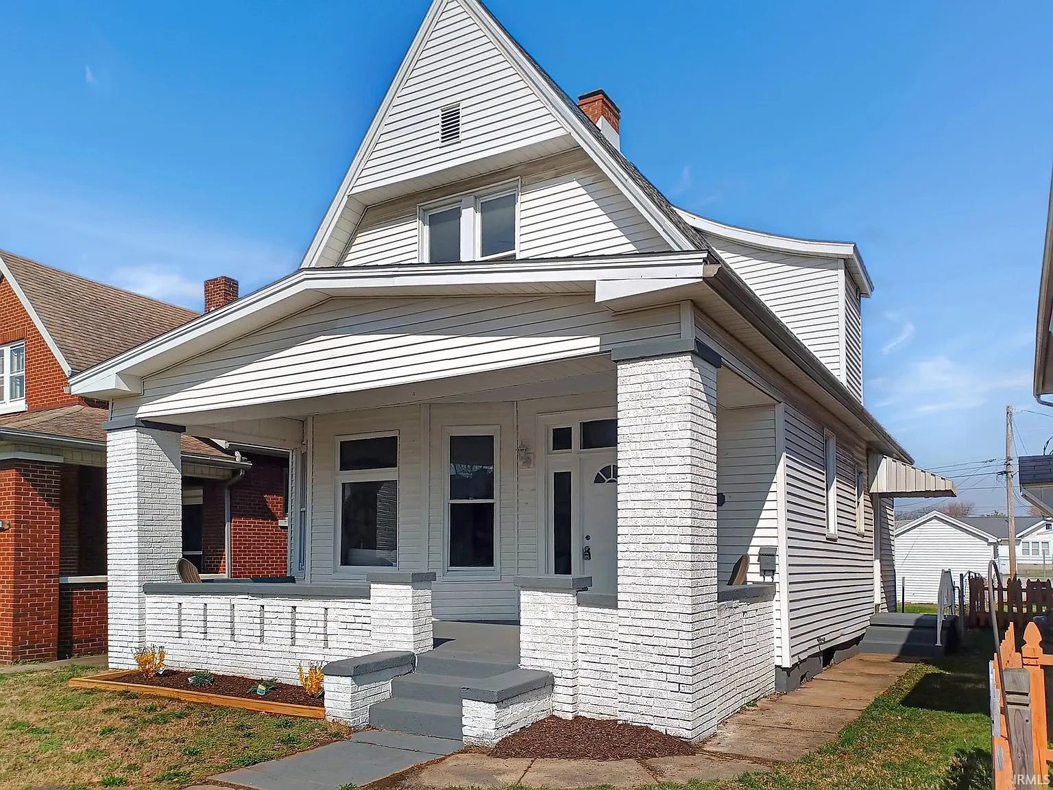316 E Delaware St photo 1