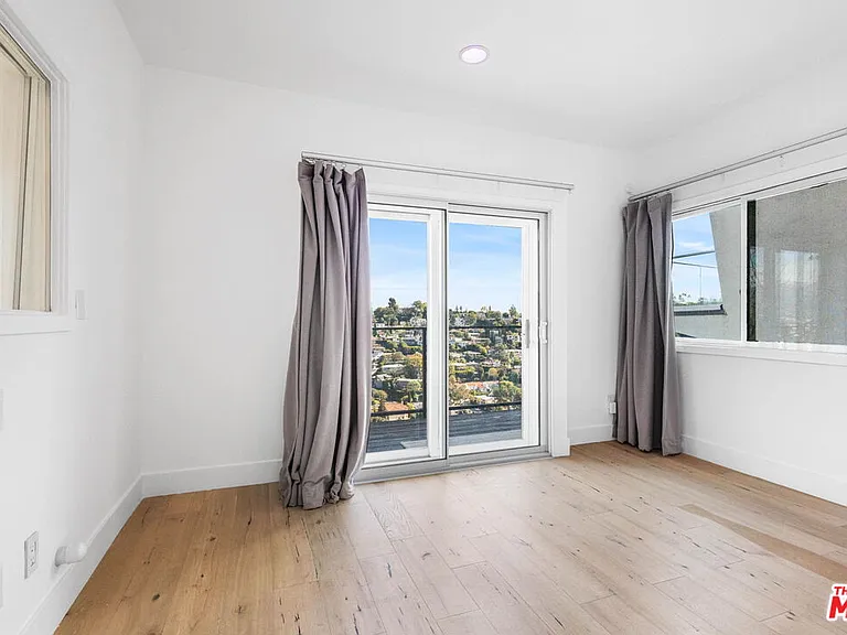 2226 Ronda Vista Dr — Photo 32