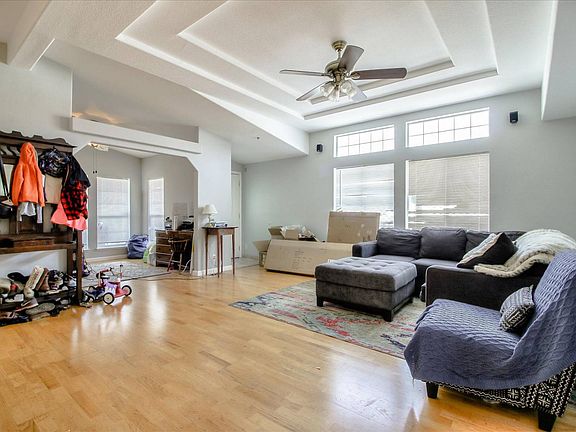 5th image of 281 Chateau La Salle Dr