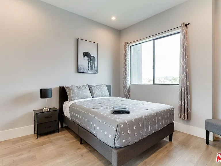 4826 W Pickford — Photo 32