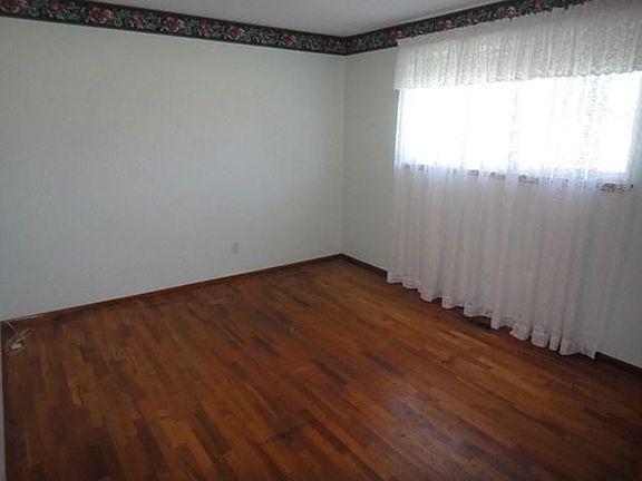 5th image of 1124 S Highland Dr